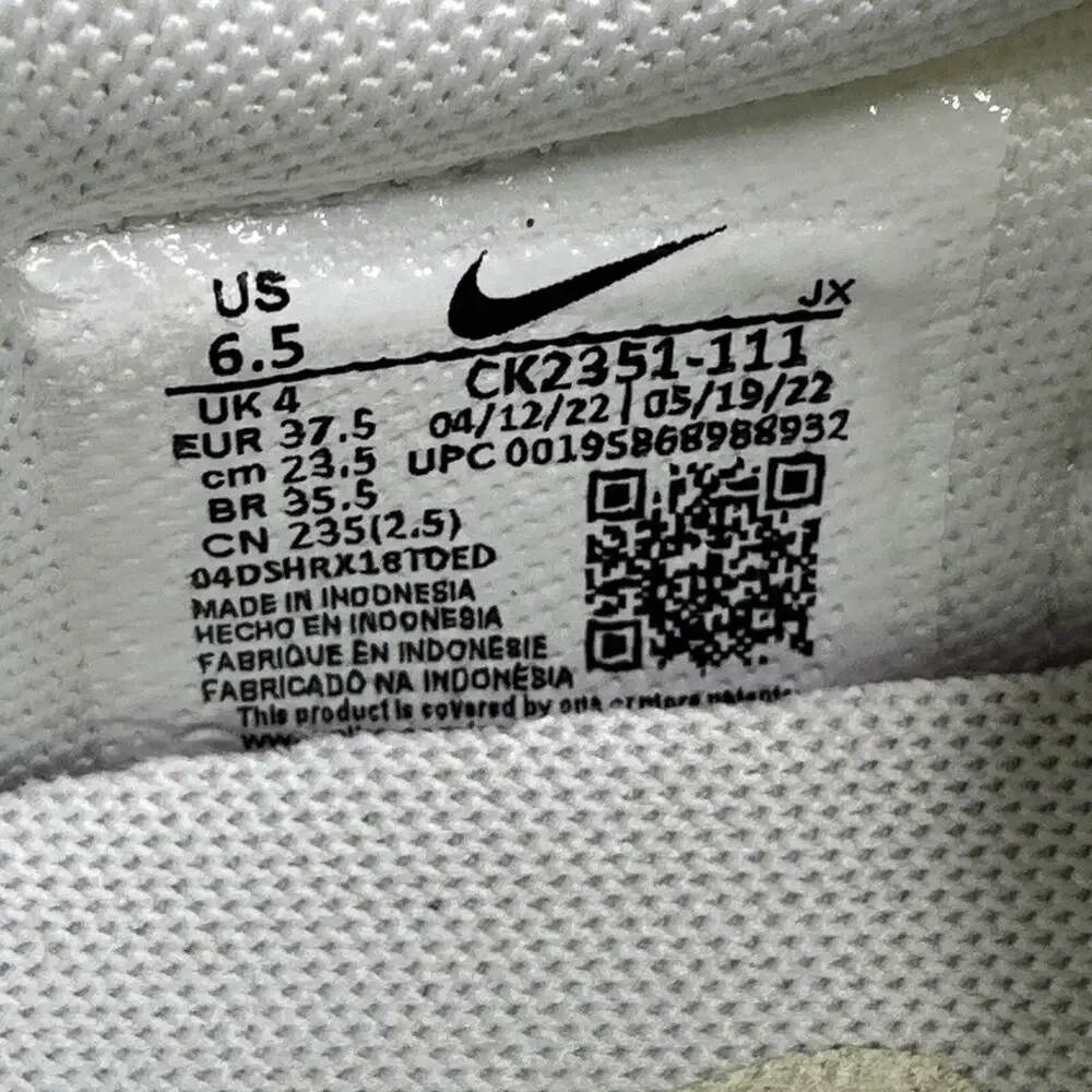 Nike daybreak sneakers